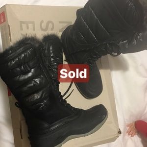 The North Face snow boots 7.5